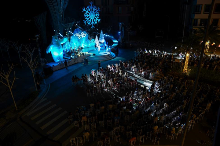 Tận hưởng không khí Giáng sinh và năm mới cùng Trung Quân Idol và Bùi Anh Tuấn - 6