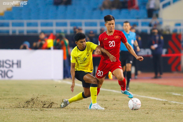 Trực tiếp bóng đá Việt Nam 3-0 Malaysia: Hoàng Đức ghi bàn - 15