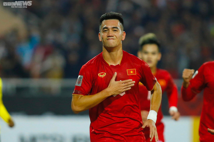 Trực tiếp bóng đá Việt Nam 3-0 Malaysia: Hoàng Đức ghi bàn - 14