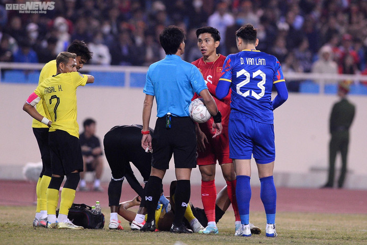 Trực tiếp bóng đá Việt Nam 3-0 Malaysia: Hoàng Đức ghi bàn - 16