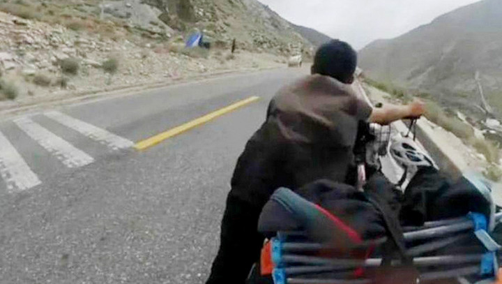 Con trai ngỗ ngược, bố cho nghỉ học, cùng đạp xe 9.000 km và cái kết đẹp khó tin - 1