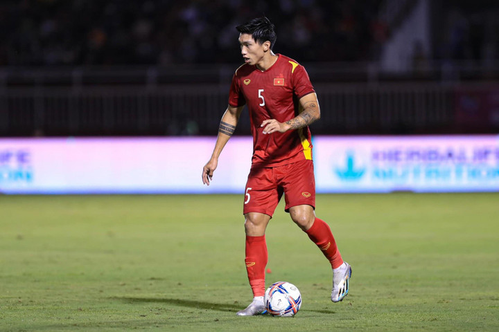 Cổ động viên Malaysia bình luận phẫn nộ lối đá của Đoàn Văn Hậu - 1