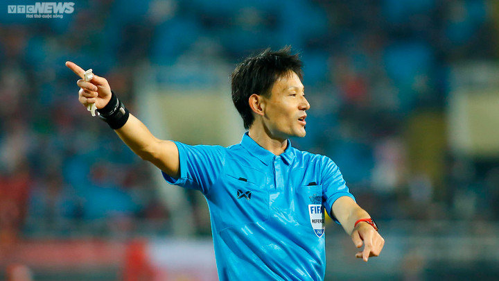 Chuyên gia Malaysia: Trọng tài bỏ qua lỗi cho tuyển Việt Nam, thổi phạt đền sai - 1