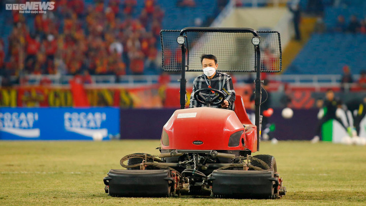 CĐV ngán ngẩm với sân Mỹ Đình: Ghế đóng bụi, nhà vệ sinh tối tăm hôi hám - 2