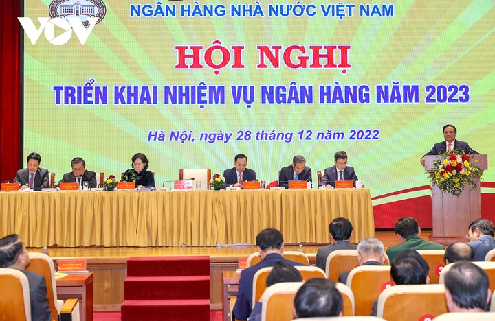 Thủ tướng: Ngành ngân hàng phải đảm bảo an toàn hệ thống, quyền lợi của dân, DN - 3
