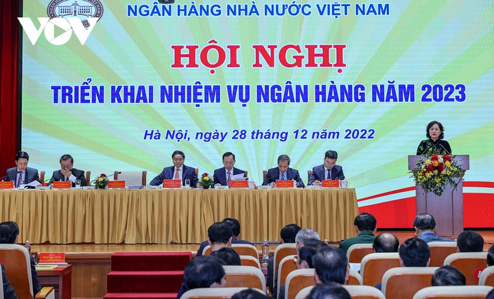 Thủ tướng: Ngành ngân hàng phải đảm bảo an toàn hệ thống, quyền lợi của dân, DN - 4