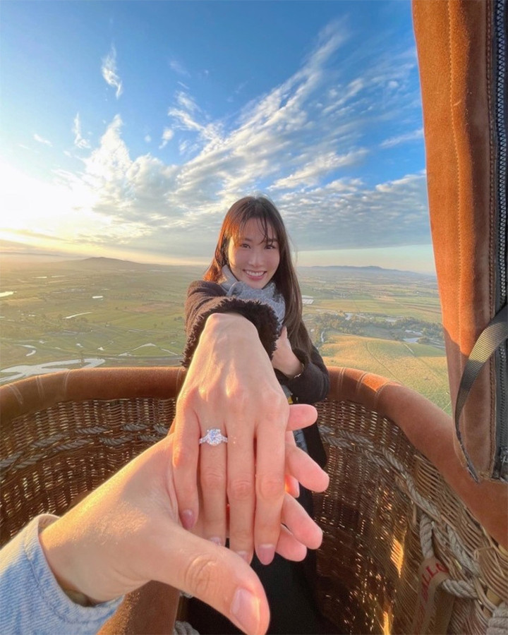 Những màn khoe nhẫn cầu hôn gây sốt của sao Việt - 2