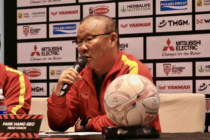 HLV Park Hang Seo: 'Tôi đã nhắc nhở Văn Hậu về lối chơi nguy hiểm' - 1
