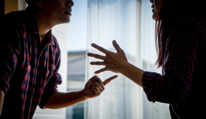 Nhận diện kẻ nói dối qua 12 dấu hiệu ngôn ngữ cơ thể - 3