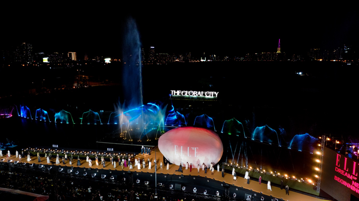 Trứng 3D khổng lồ trên sàn diễn thời trang ELLE Fashion Show dài hơn 130 mét - 1