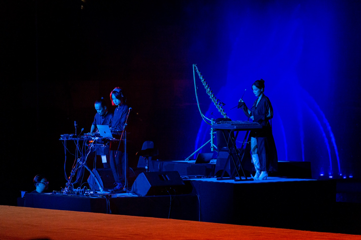 Trứng 3D khổng lồ trên sàn diễn thời trang ELLE Fashion Show dài hơn 130 mét - 4