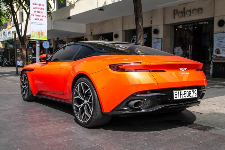 Aston Martin DB11 màu độc xuất hiện tại TP.HCM - 5