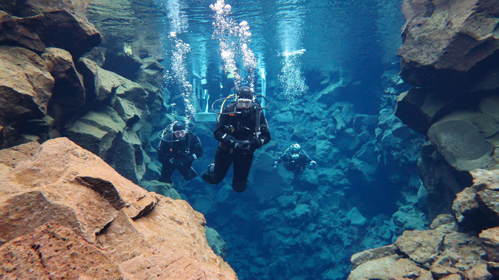 Khe nứt Silfra: Nơi duy nhất ở thế giới bạn có thể chạm vào hai lục địa cùng lúc - 7