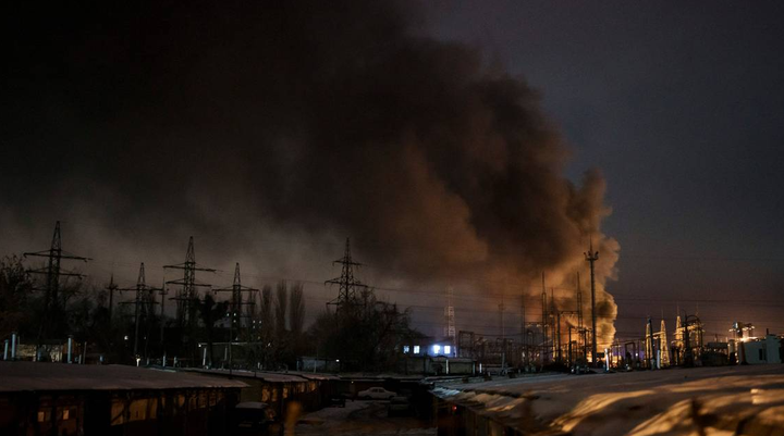 Ukraine mất điện trên diện rộng sau đợt không kích của Nga - 1