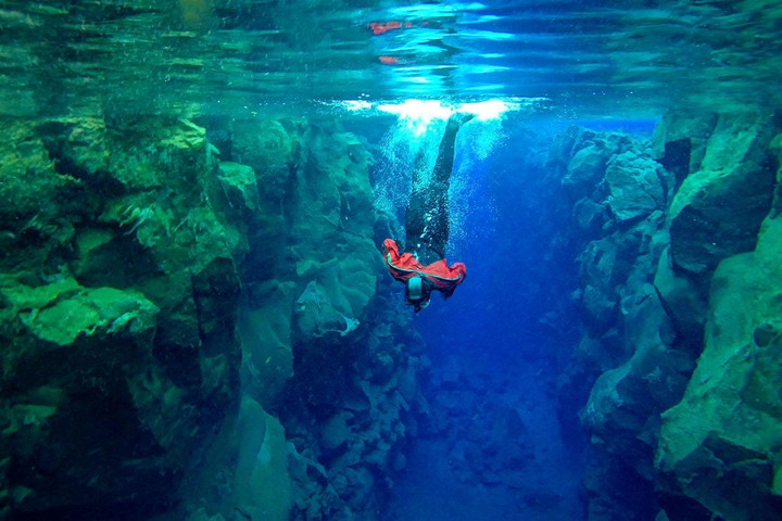 Khe nứt Silfra: Nơi duy nhất ở thế giới bạn có thể chạm vào hai lục địa cùng lúc - 4