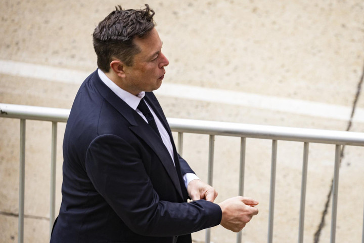 Tỷ phú Elon Musk là người đầu tiên trong lịch sử mất 200 tỷ USD tài sản - 2