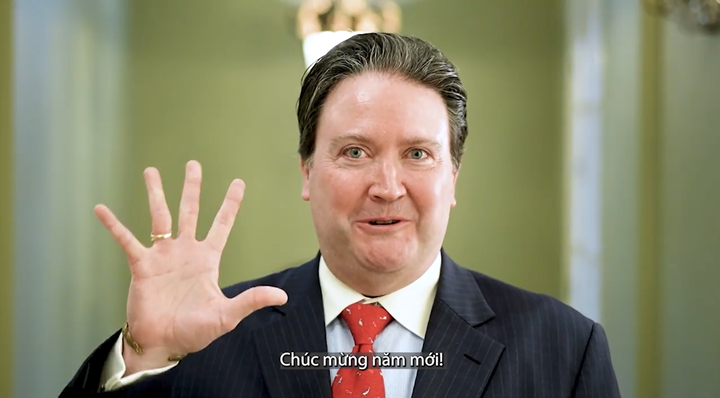 Đại sứ Mỹ Knapper chúc mừng năm mới bằng tiếng Việt - 1