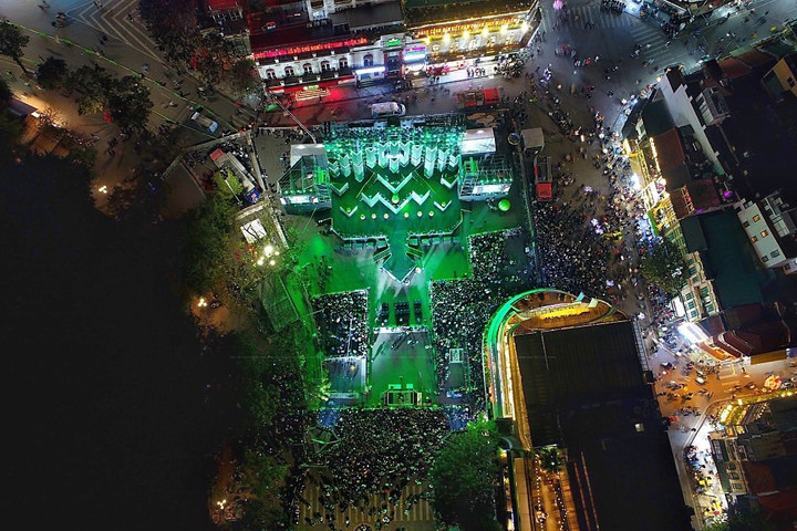 Việt Nam cùng thế giới đón năm mới 2023 - 26