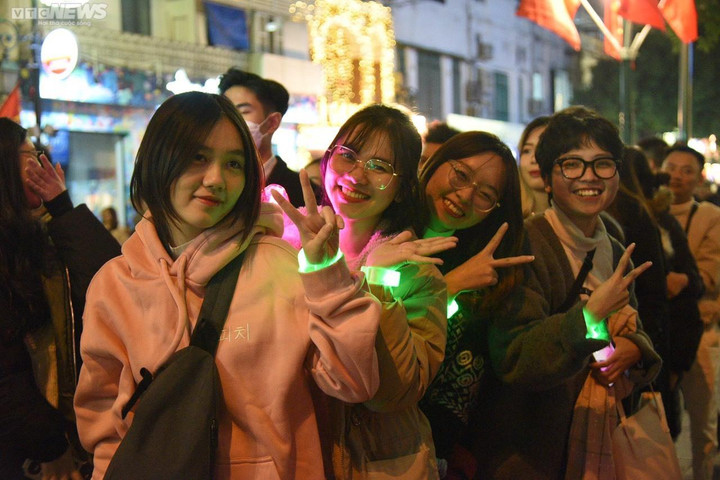 Việt Nam cùng thế giới đón năm mới 2023 - 17