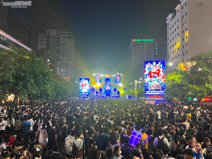 Việt Nam cùng thế giới đón năm mới 2023 - 36