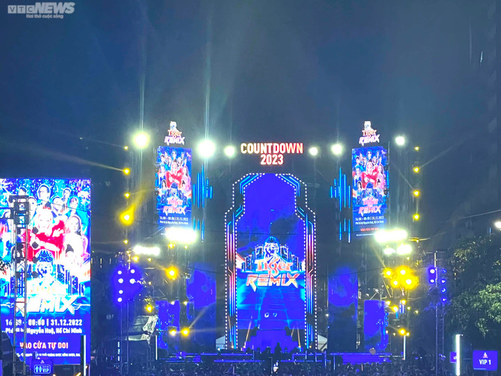 Việt Nam cùng thế giới đón năm mới 2023 - 37