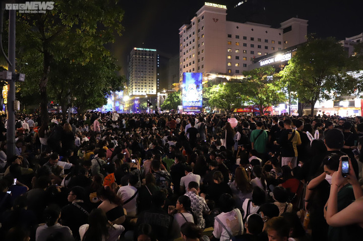 Việt Nam cùng thế giới đón năm mới 2023 - 22