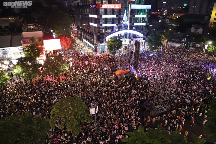 Việt Nam cùng thế giới đón năm mới 2023 - 20