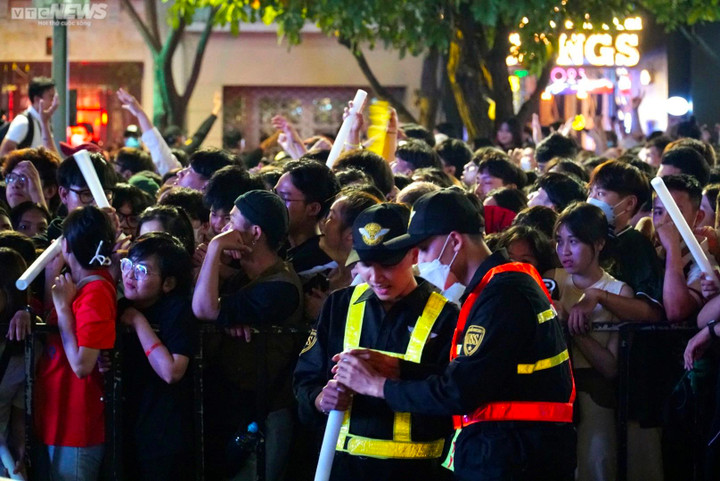 Việt Nam cùng thế giới đón năm mới 2023 - 28