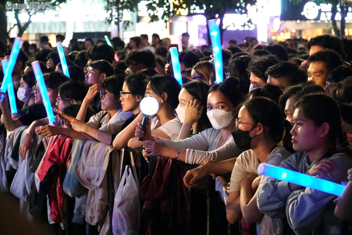 Việt Nam cùng thế giới đón năm mới 2023 - 29