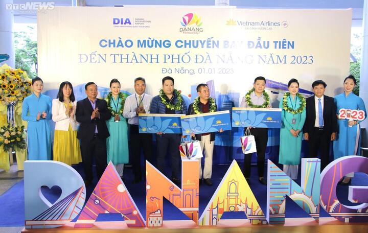 Chuyến bay quốc tế đầu tiên của năm 2023 đến Đà Nẵng - 1