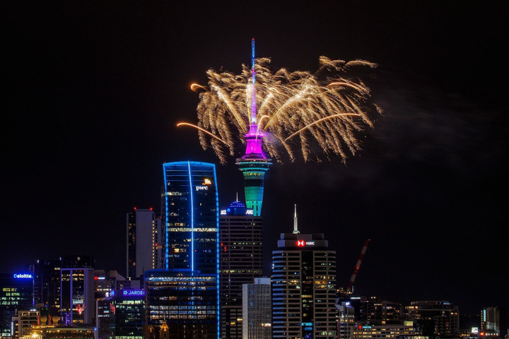 Ngày đầu năm mới 2023 ấn tượng, rực sắc màu - 1