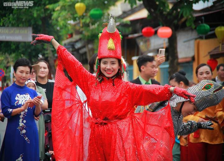 Du khách Mông Cổ 'xông đất' phố cổ Hội An - 3