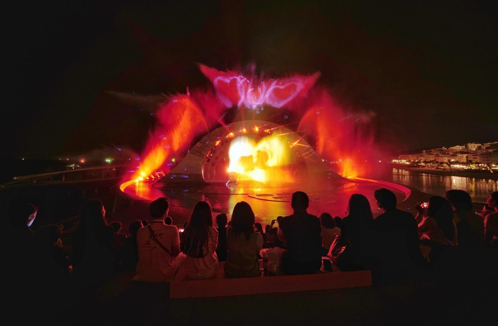 Du khách háo hức tận hưởng ngày đầu năm mới tại các Sun World - 3