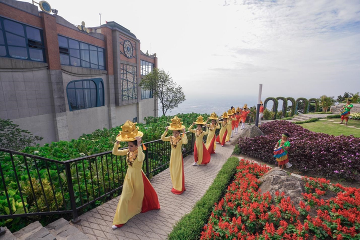 Du khách háo hức tận hưởng ngày đầu năm mới tại các Sun World - 6