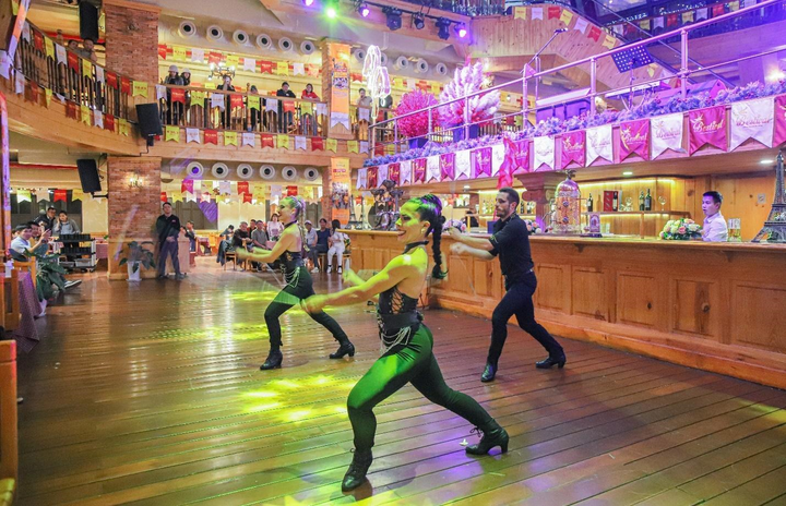 Du khách háo hức tận hưởng ngày đầu năm mới tại các Sun World - 12