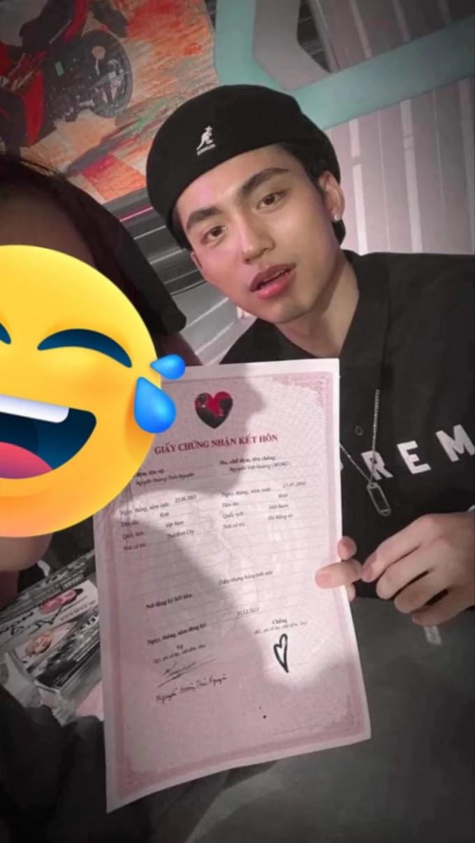 Fan xin chữ ký vào giấy kết hôn, MONO bối rối nhưng vẫn có hành động tỉnh táo - 3