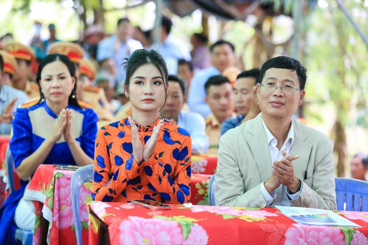 Hoa hậu Thanh Hà trao yêu thương cho bà con nghèo những ngày cận Tết - 2