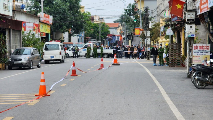 Khởi tố kẻ sát hại vợ chồng giáo viên để ngăn cản đám cưới của bạn gái cũ - 2