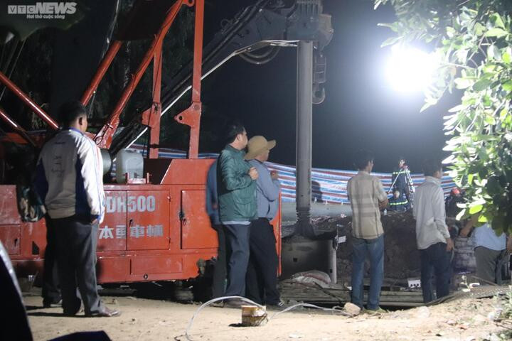 48 giờ giải cứu bé trai 10 tuổi lọt xuống trụ bê tông sâu 35m ở Đồng Tháp - 7