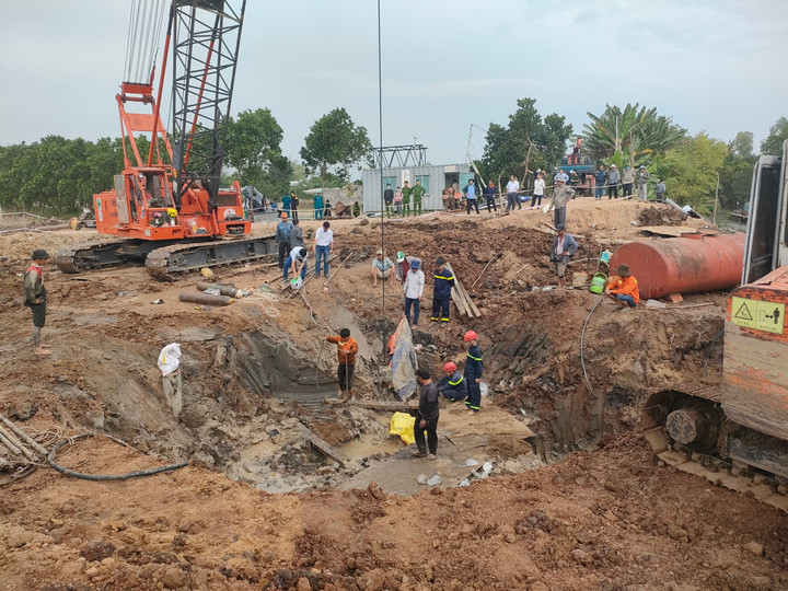 48 giờ giải cứu bé trai 10 tuổi lọt xuống trụ bê tông sâu 35m ở Đồng Tháp - 2