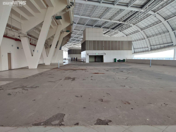 Bãi rác bốc mùi trong sân Mỹ Đình trước trận tuyển Việt Nam vs Myanmar - 10