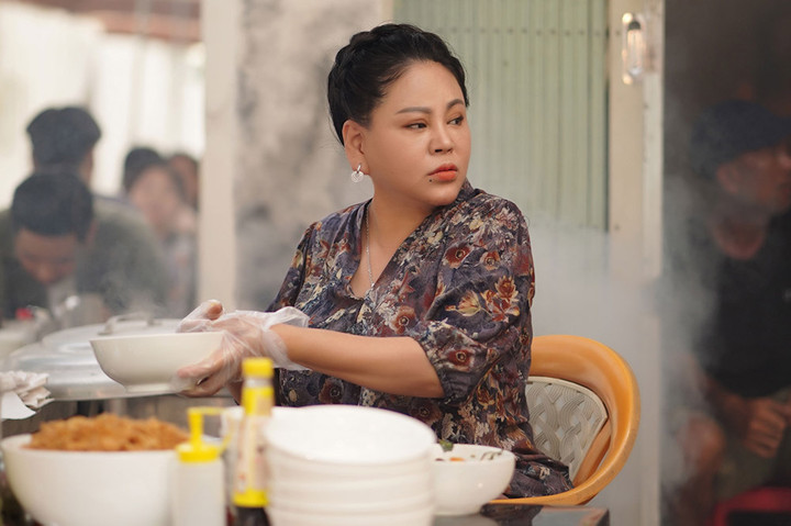 Trấn Thành chịu cảnh ở rể, bị phụ nữ chèn ép trong phim Tết - 2