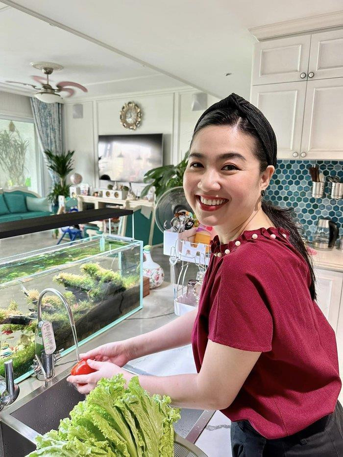 Lê Khánh phải lòng ông xã từ cái đêm hết tiền, phải ăn chung tô hủ tiếu - 4