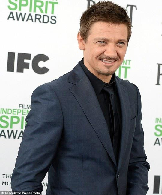 Sau phẫu thuật, sao phim Avengers vẫn nguy kịch nhưng không chuyển biến xấu - 3