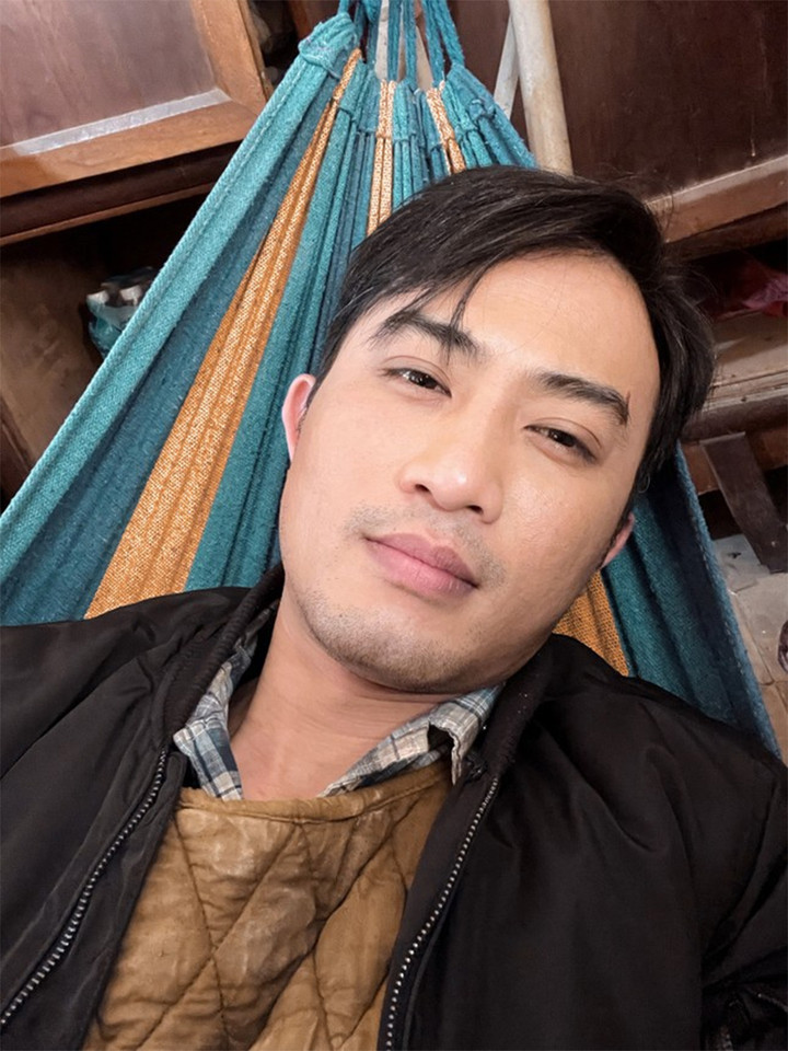 Quay cảnh nhảy từ mái nhà xuống đất, Doãn Quốc Đam bị chấn thương - 1