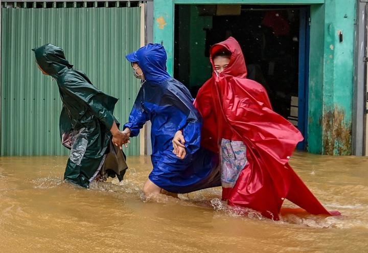 Dự báo thời tiết hôm nay ngày 5/1: Miền Trung và Tây Nguyên hứng đợt mưa lớn - 1