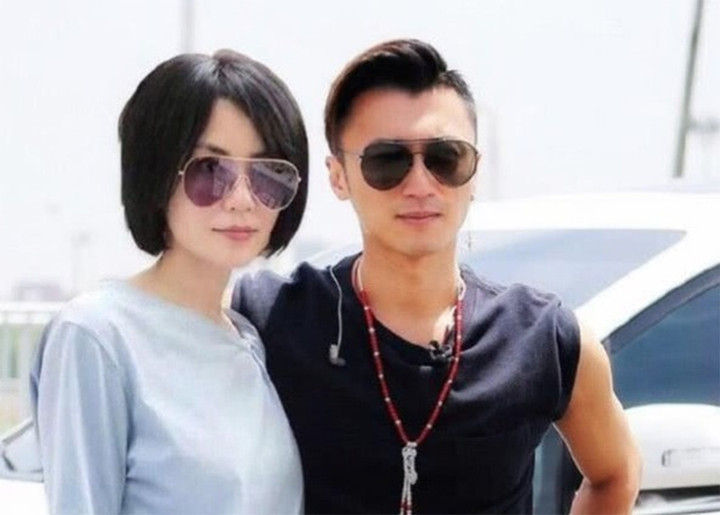 Nhiều dấu hiệu tình cảm nguội lạnh, Tạ Đình Phong - Vương Phi bị nghi chia tay - 1