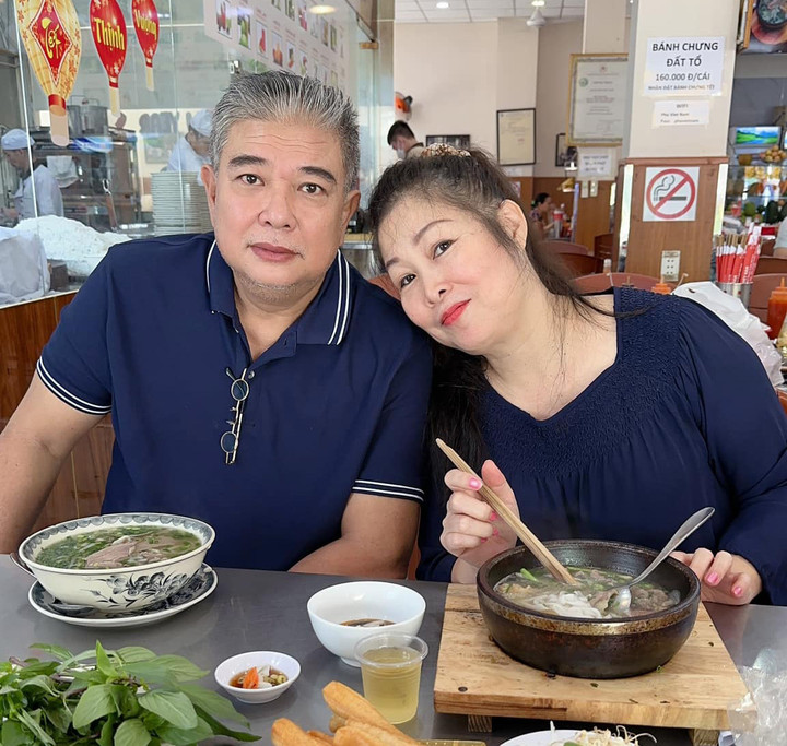 Sao Việt 4/1: Phan Hiển rửa chân cho Khánh Thi, NSND Hồng Vân kỷ niệm ngày cưới - 2