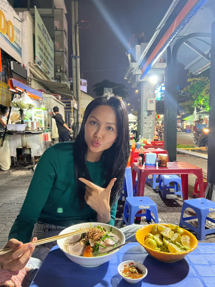 Sao Việt 4/1: Phan Hiển rửa chân cho Khánh Thi, NSND Hồng Vân kỷ niệm ngày cưới - 6