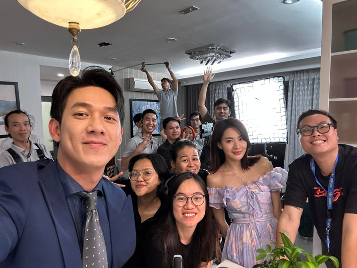 Sao Việt 6/1: Tự Long, Xuân Bắc hoá ông bà già trong chương trình hài Tết - 6